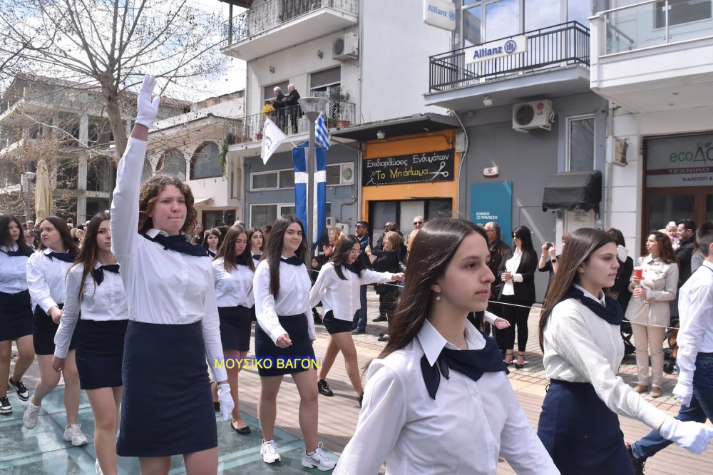 Φωτορεπορτάζ από την Παρέλαση στο Βελεστίνο