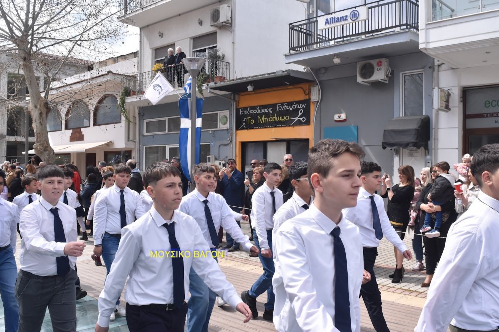 Φωτορεπορτάζ από την Παρέλαση στο Βελεστίνο