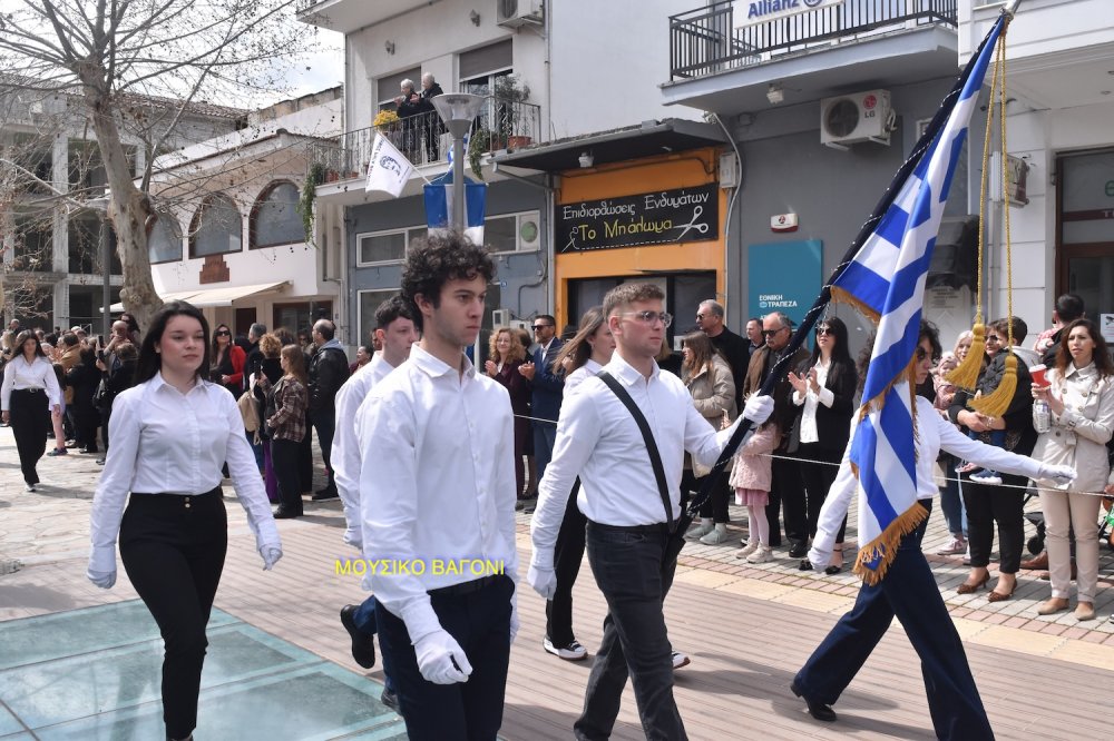Φωτορεπορτάζ από την Παρέλαση στο Βελεστίνο
