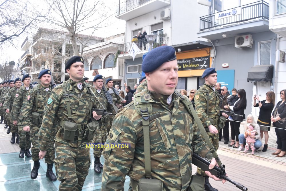 Φωτορεπορτάζ από την Παρέλαση στο Βελεστίνο