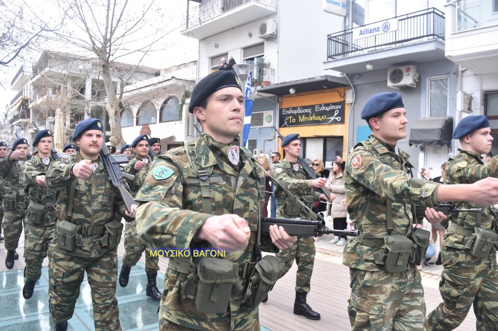 Φωτορεπορτάζ από την Παρέλαση στο Βελεστίνο