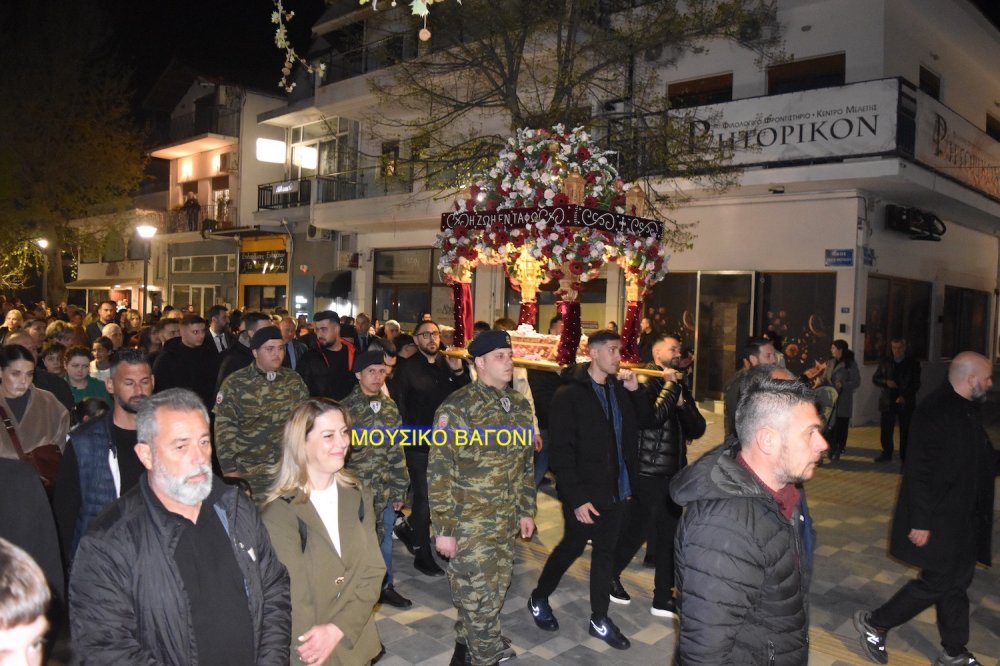 Περιφορά Επιταφίων στο Βελεστίνο