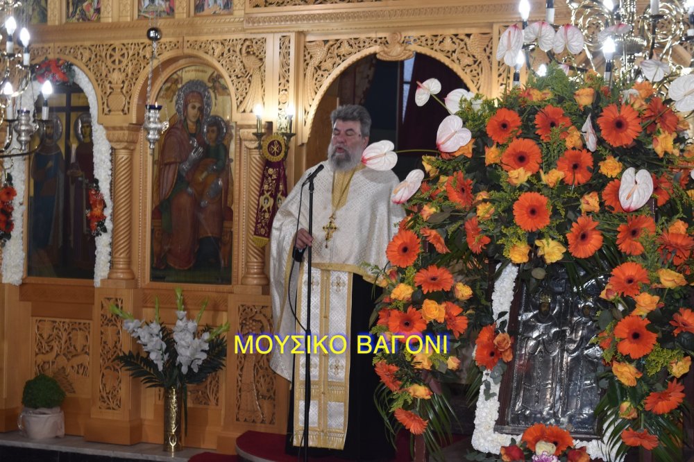 Περιφορά εικόνας Αγίων Κωνσταντίνου και Ελένης στο Βελεστίνο