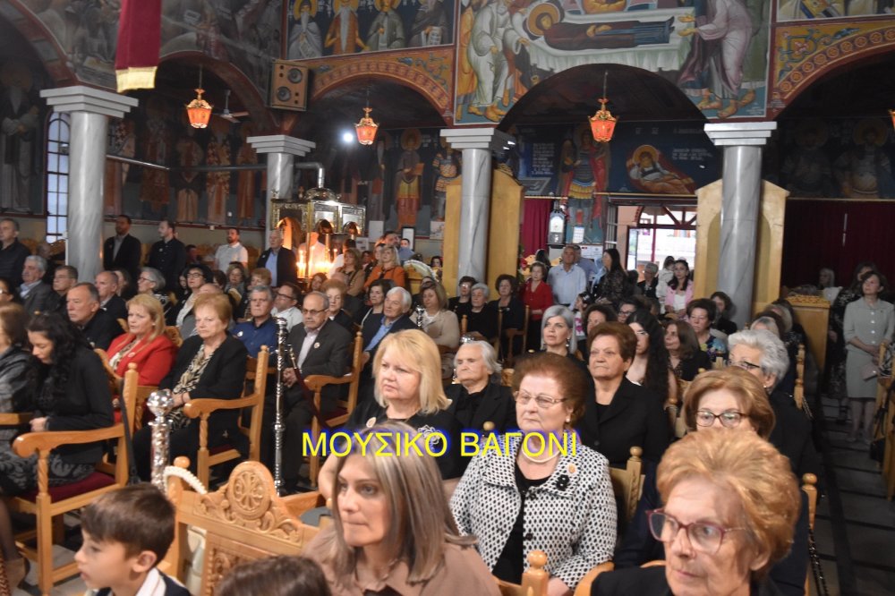 Περιφορά εικόνας Αγίων Κωνσταντίνου και Ελένης στο Βελεστίνο