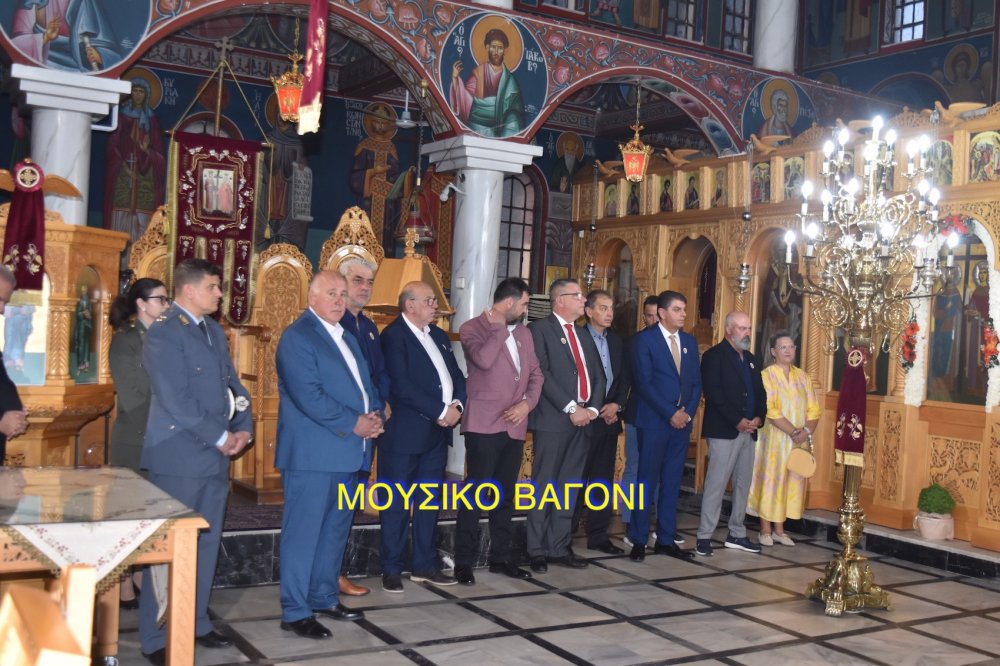 Περιφορά εικόνας Αγίων Κωνσταντίνου και Ελένης στο Βελεστίνο