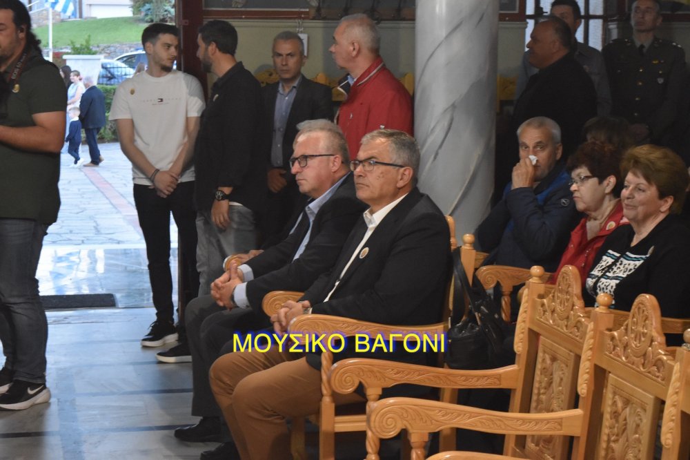 Περιφορά εικόνας Αγίων Κωνσταντίνου και Ελένης στο Βελεστίνο