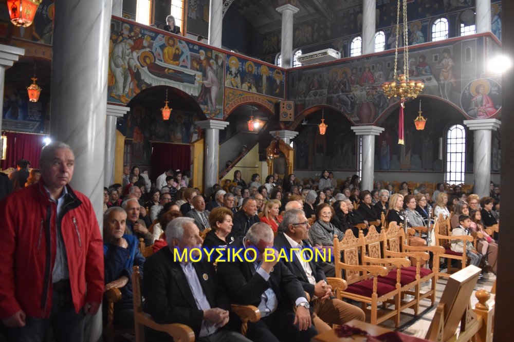 Περιφορά εικόνας Αγίων Κωνσταντίνου και Ελένης στο Βελεστίνο