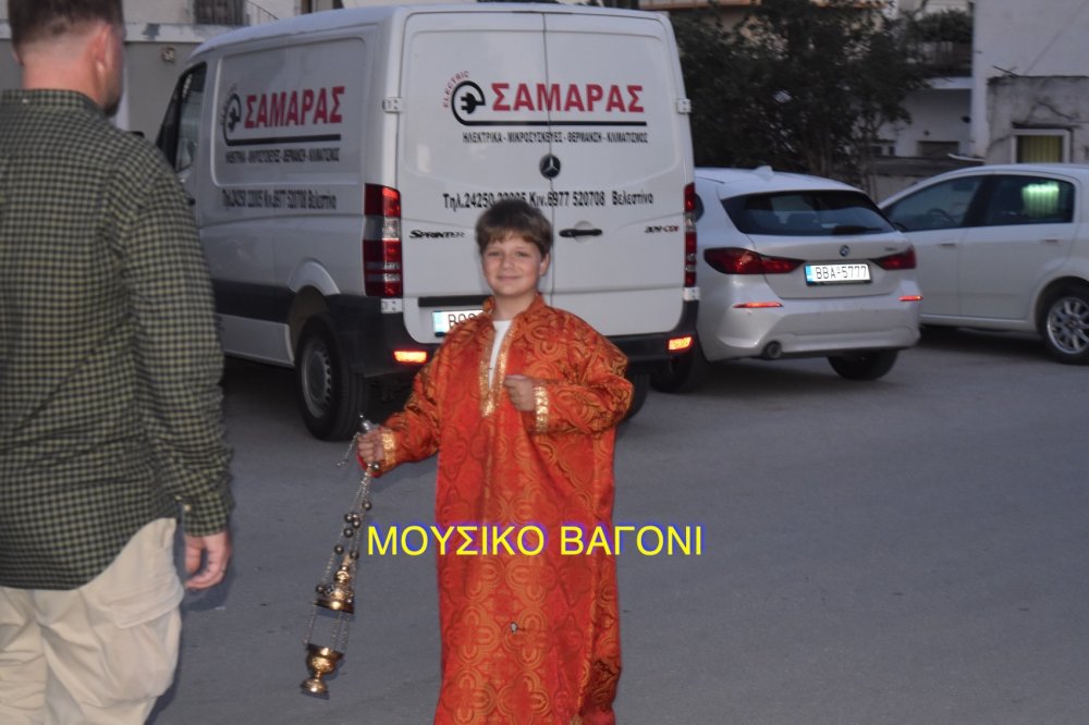 Περιφορά εικόνας Αγίων Κωνσταντίνου και Ελένης στο Βελεστίνο