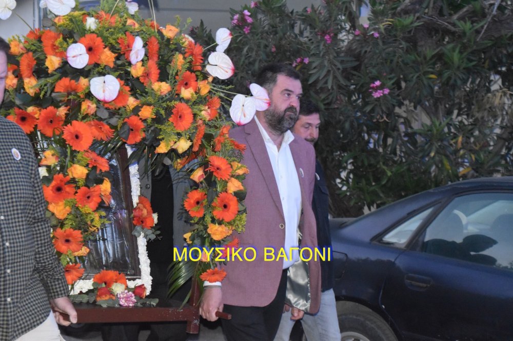 Περιφορά εικόνας Αγίων Κωνσταντίνου και Ελένης στο Βελεστίνο