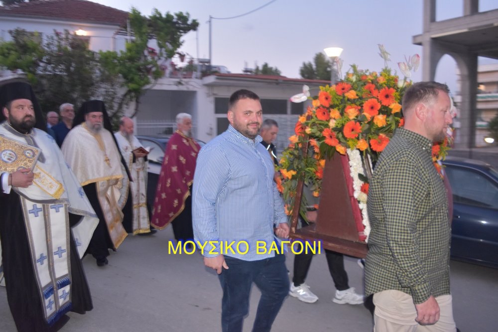 Περιφορά εικόνας Αγίων Κωνσταντίνου και Ελένης στο Βελεστίνο