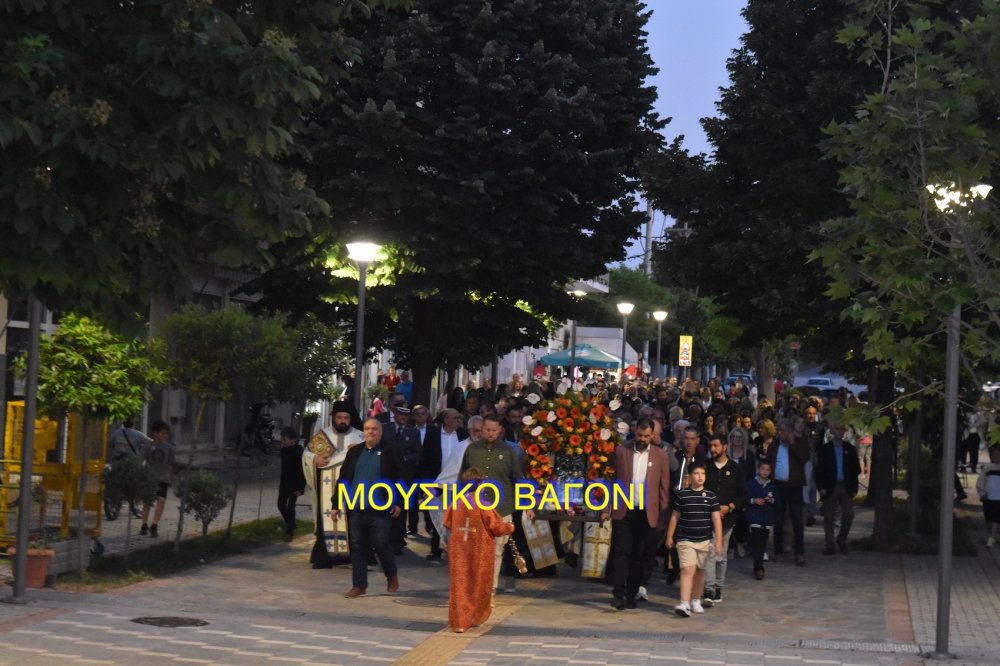 Περιφορά εικόνας Αγίων Κωνσταντίνου και Ελένης στο Βελεστίνο