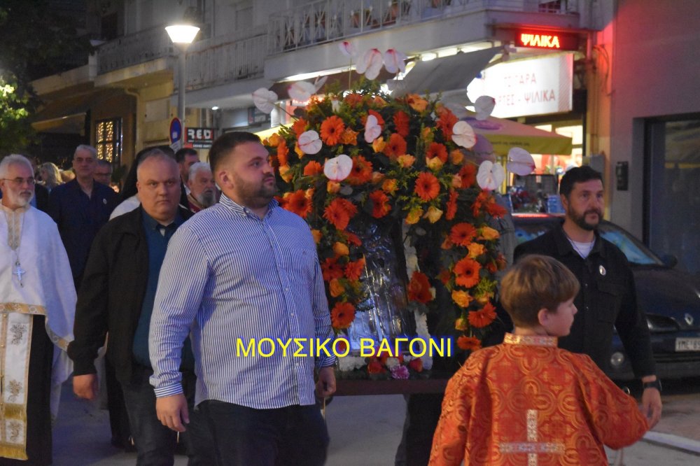 Περιφορά εικόνας Αγίων Κωνσταντίνου και Ελένης στο Βελεστίνο