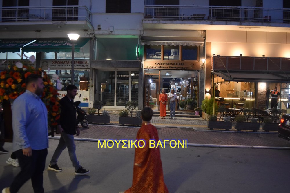 Περιφορά εικόνας Αγίων Κωνσταντίνου και Ελένης στο Βελεστίνο