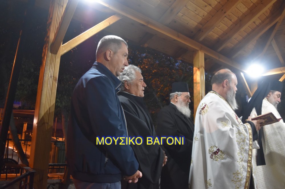 Περιφορά εικόνας Αγίων Κωνσταντίνου και Ελένης στο Βελεστίνο