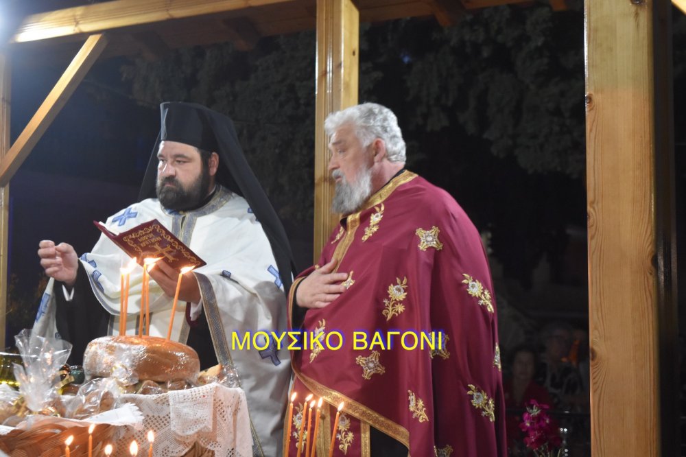 Περιφορά εικόνας Αγίων Κωνσταντίνου και Ελένης στο Βελεστίνο