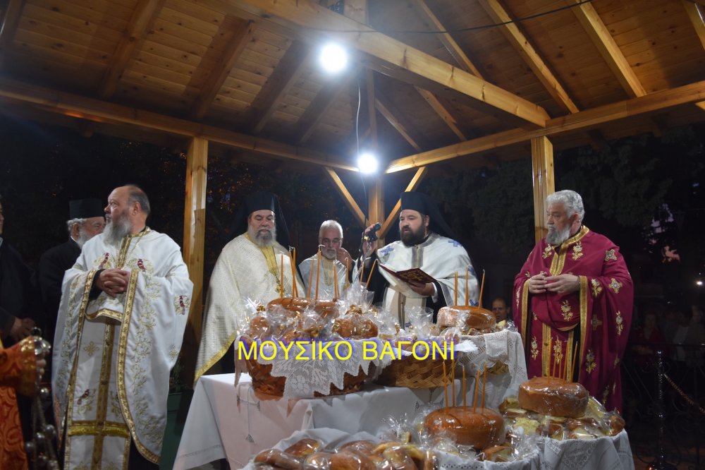 Περιφορά εικόνας Αγίων Κωνσταντίνου και Ελένης στο Βελεστίνο