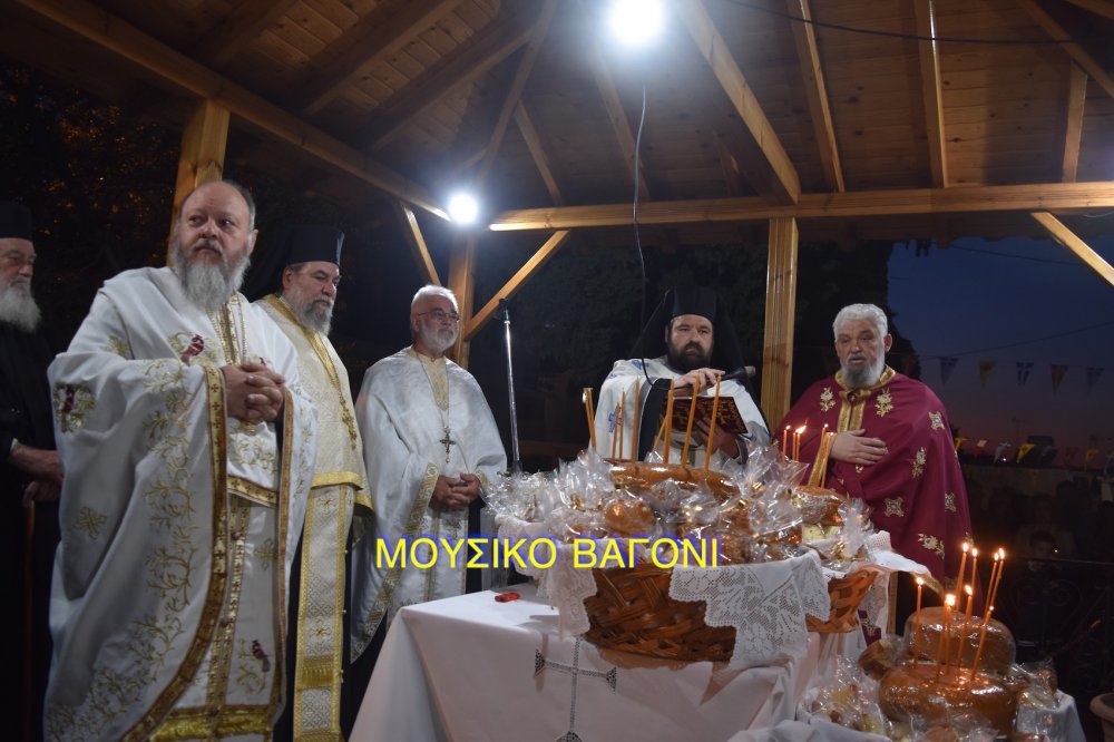 Περιφορά εικόνας Αγίων Κωνσταντίνου και Ελένης στο Βελεστίνο