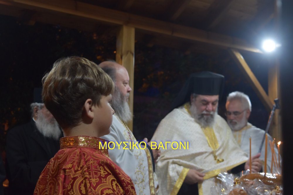 Περιφορά εικόνας Αγίων Κωνσταντίνου και Ελένης στο Βελεστίνο