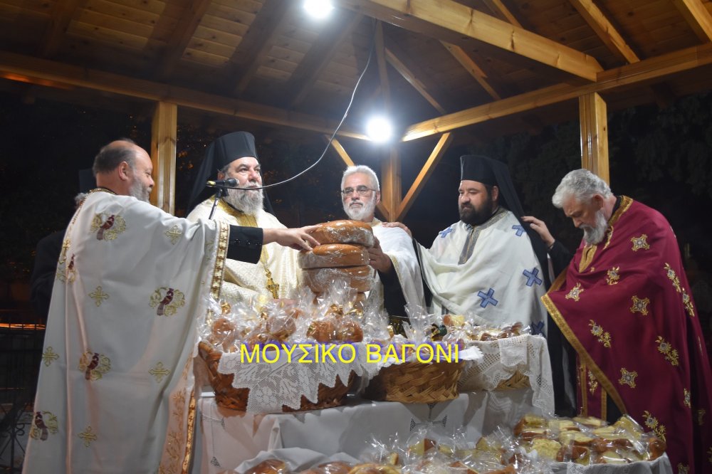 Περιφορά εικόνας Αγίων Κωνσταντίνου και Ελένης στο Βελεστίνο