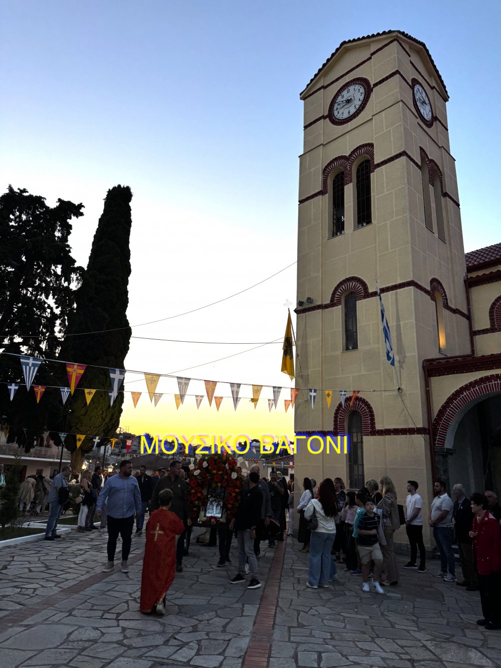 Περιφορά εικόνας Αγίων Κωνσταντίνου και Ελένης στο Βελεστίνο