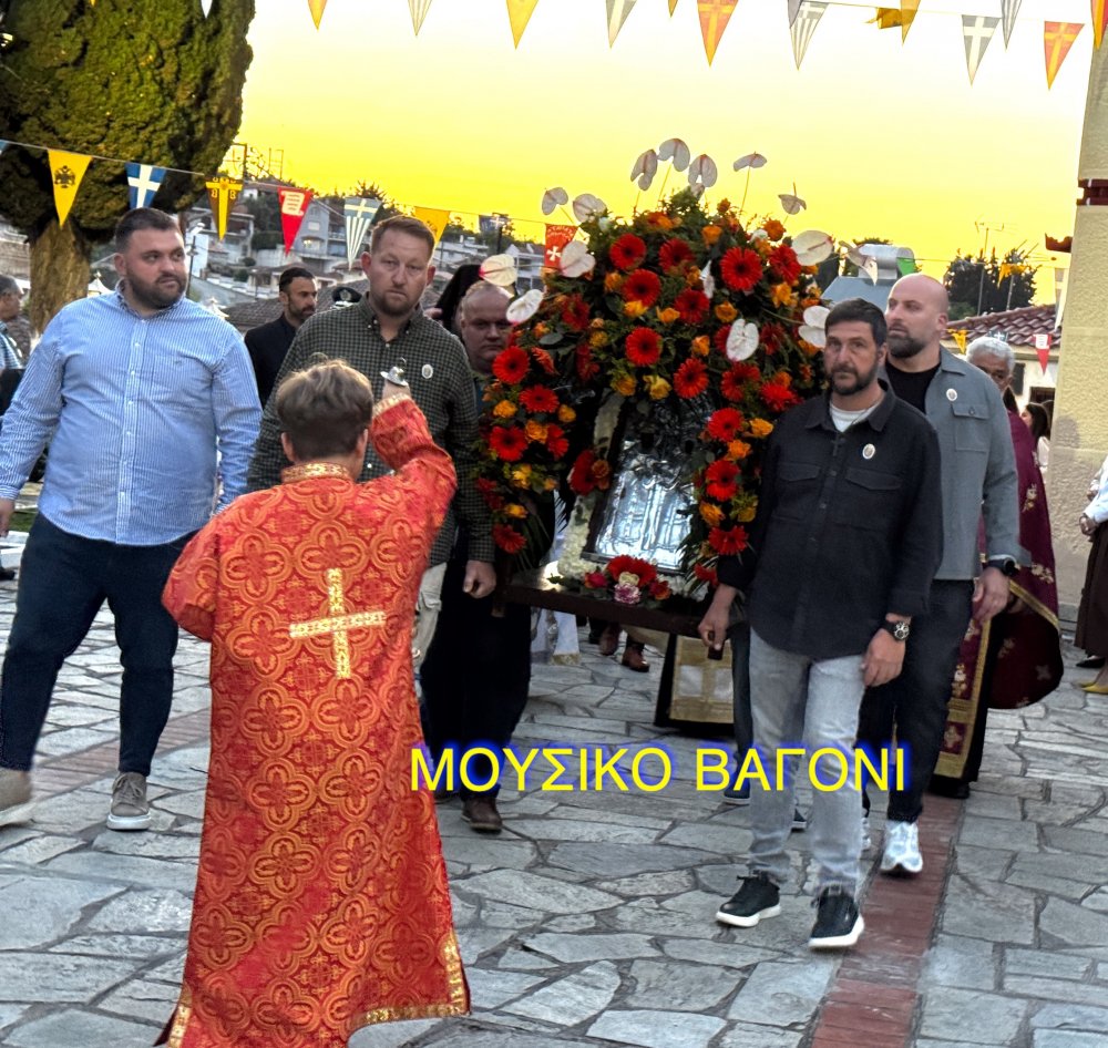 Περιφορά εικόνας Αγίων Κωνσταντίνου και Ελένης στο Βελεστίνο