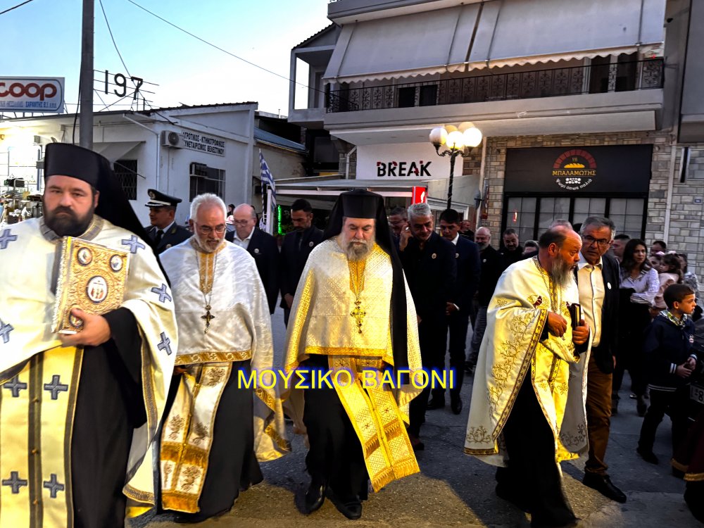 Περιφορά εικόνας Αγίων Κωνσταντίνου και Ελένης στο Βελεστίνο