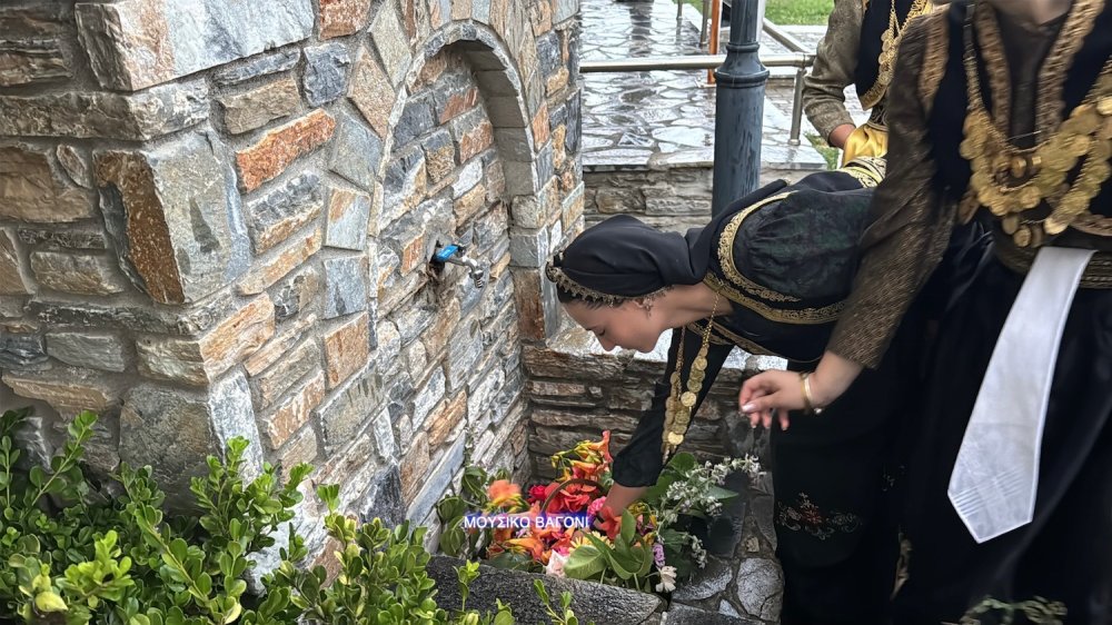 Φωτορεπορτάζ - Αναβίωσε το Έθιμο του Κλήδονα στο Βελεστίνο