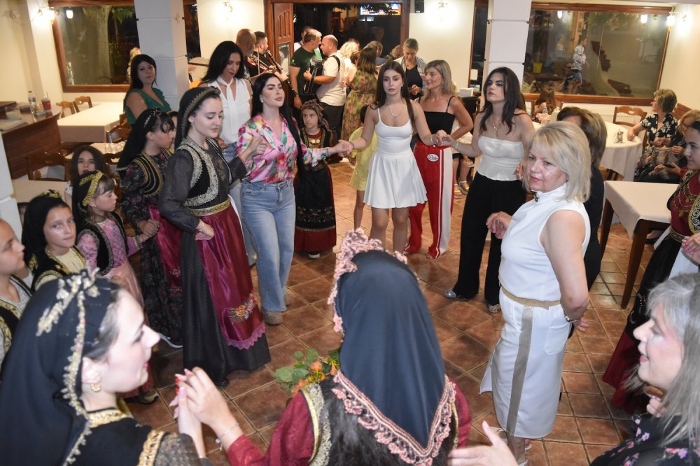 Φωτορεπορτάζ - Αναβίωσε το Έθιμο του Κλήδονα στο Βελεστίνο