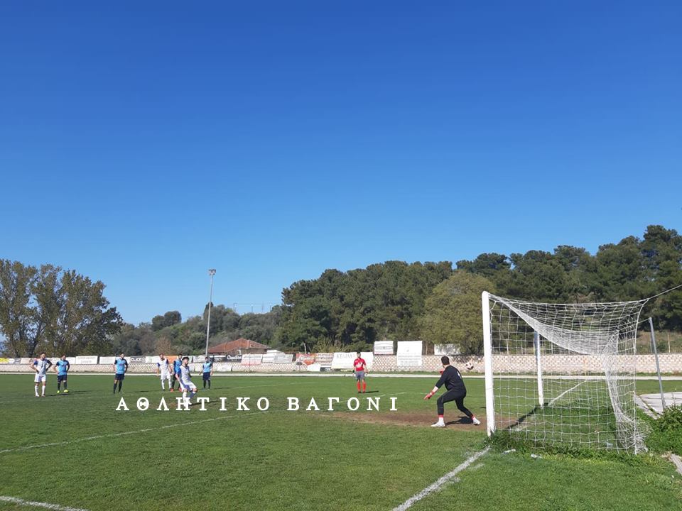 Ο Νασιακόπουλος γράφει το 2-0 από την άσπρη βούλα / φωτογραφία: Φοίβος Παπαγεωργίου - Αθλητικό Βαγόνι