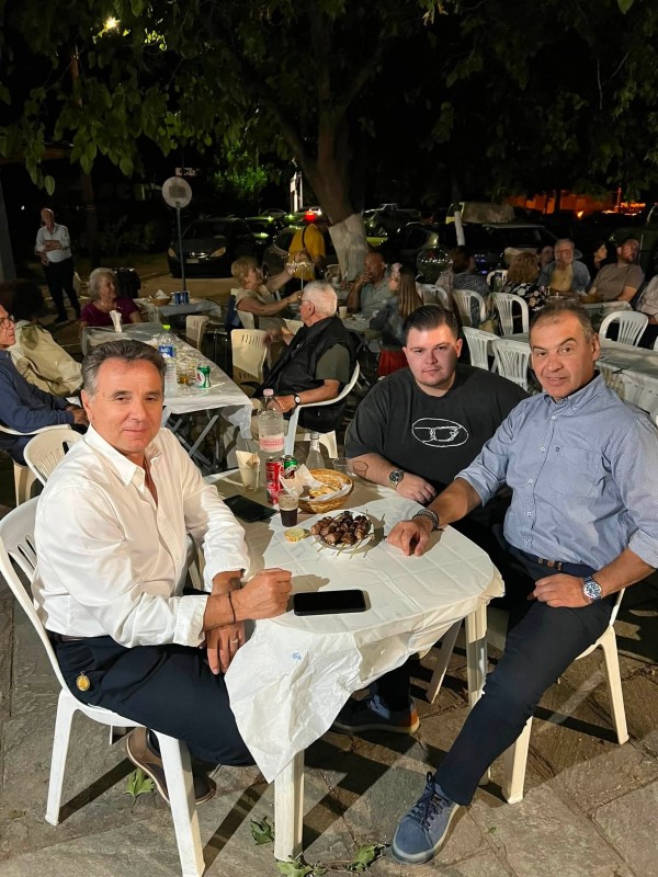 Ο αντιδήμαρχος Πολιτισμού Σάββας Τσαλδάρης, ο σύμβουλος της Τοπικής Κοινότητας Ρίζος Συρταδιώτης και ο πρόεδρος Γιώργος Παπατόλιας.