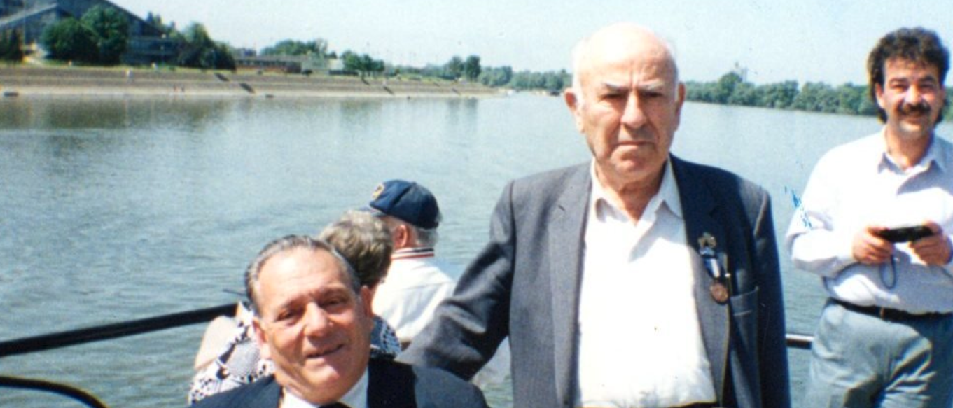 Κρουαζιέρα στον Δούναβη (1994)  - Από επίσκεψη αντιπροσωπείας του τότε Δήμου Βελεστίνου στο Βελιγράδι - από αριστερά ο Βασίλειος Μουντάκης, ο Κώστας Παπαθεοδώρου και ο Νίκος Γεωργαλιός