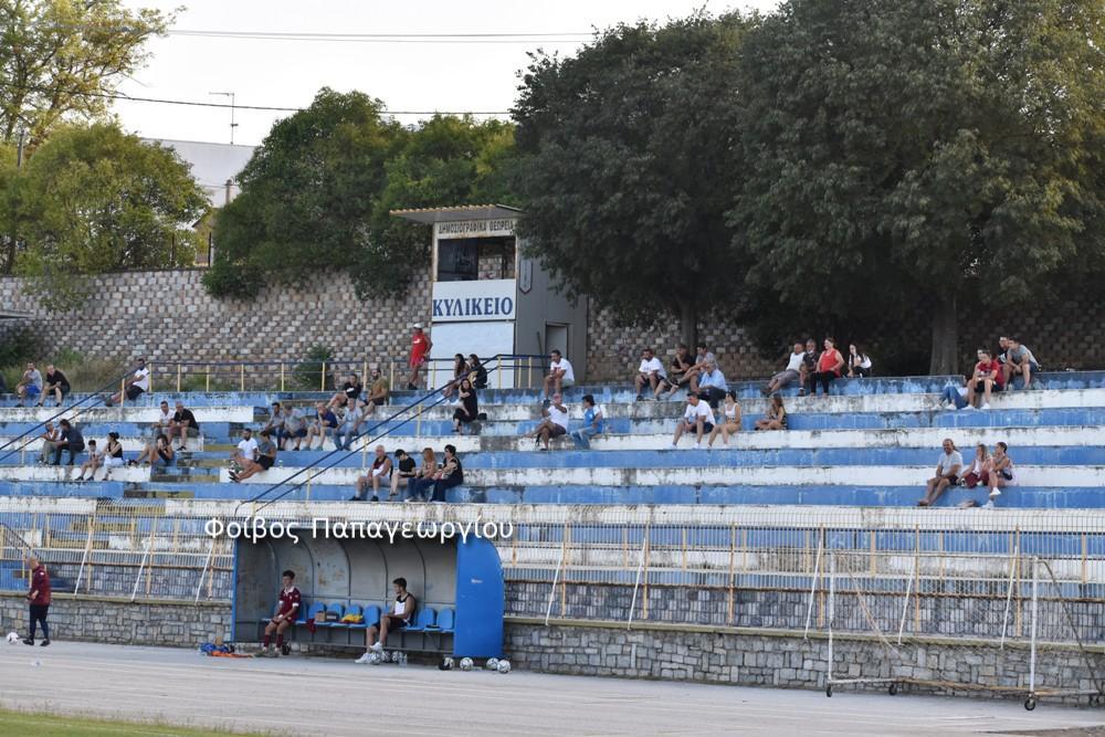 Άποψη της κερκίδας στο Δημοτικό Στάδιο / Φωτογραφία: Φοίβος Παπαγεωργίου - Αθλητικό Βαγόνι