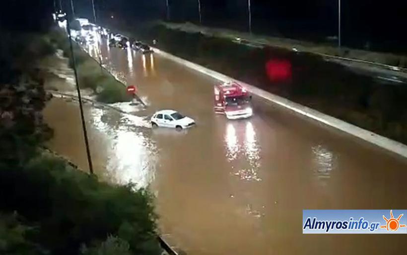 Διακόπηκε η κυκλοφορία κατά τη διάρκεια της νύχτας στην Εθνική οδό στο ύψος του Αλμυρού - Φωτογραφία: almyrosinfo.gr 