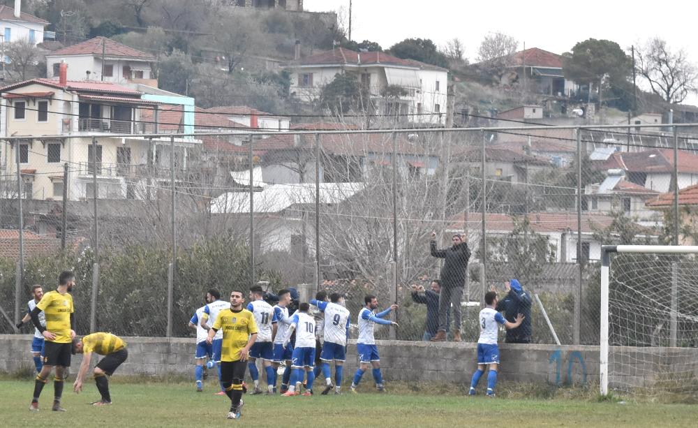 Στα κάγκελα, ποδοσφαιριστές και κόσμος για το δεύτερο γκολ