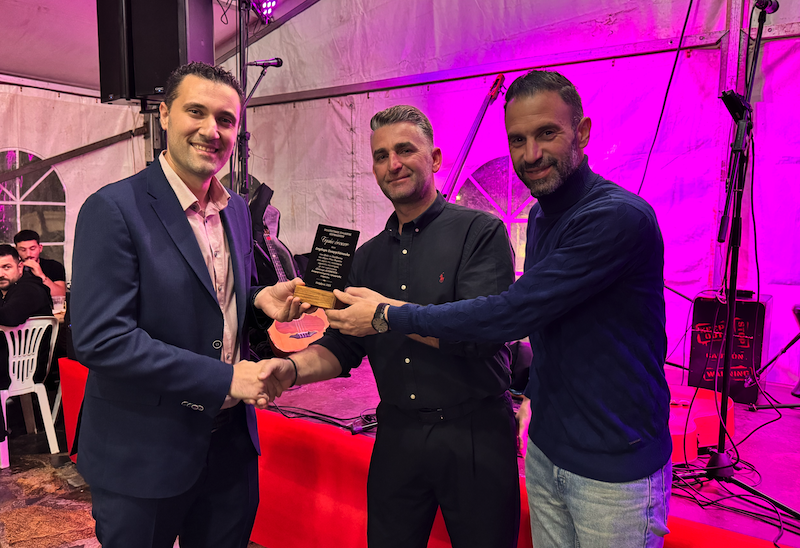 Ο Δημήτρης Ευαγγελόπουλος με τον πρόεδρο της Τοπικής Κοινότητας Περίβλεπτου, Στυλιανό Τσιάτσιο και τον αντιδήμαρχο Παιδείας Χρήστο Σπαθή