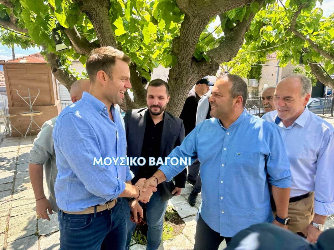 Παρών στην περιοδεία Κασσελάκη και το στέλεχος του κόμματος-υποψήφιος βουλευτής, ο Βελεστινιώτης Χαράλαμπος Αραμπατζής, όπως και ο υποψήφιος ευρωβουλευτής, Βολιώτης Γιώργος Μαρτίου